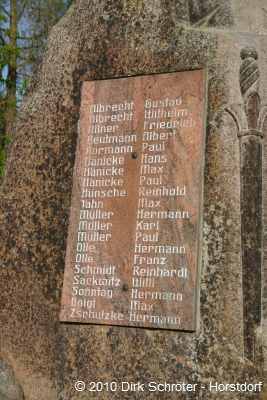 Die Gedenkstätte in Jüdenberg mit der Tafel zum Gedenken an die Gefallenen des Ersten Weltkrieges