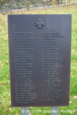 Gedenktafel an die Gefallenen des Zweiten Weltkrieges auf dem Friedhof in Oranienbaum