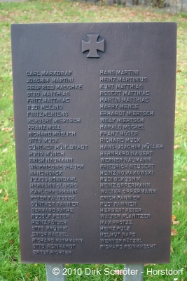 Gedenktafel an die Gefallenen des Zweiten Weltkrieges auf dem Friedhof in Oranienbaum