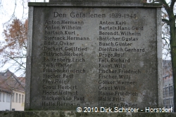 Tafel mit den Namen der Gefallenen auf der Gedenkstätte in Wörlitz