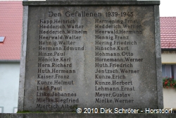 Tafel mit den Namen der Gefallenen auf der Gedenkstätte in Wörlitz