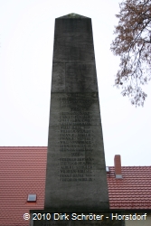 Tafel mit den Namen der Gefallenen auf der Gedenkstätte in Wörlitz