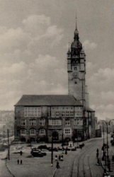 Das Rathaus zu Dessau in einer Aufnahme nach 1945