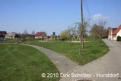 Der liebvoll angelegt und gepflegte Dorfplatz in Gohrau