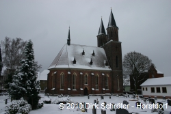 Blick vom Gottesacker zur Kirche in Vockerode.