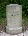 Der Meilenstein an der K2376 zwischen Wörlitz und Coswig.