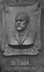 Bildnis von Dr. Friedrich Funk (1847-1897) auf dem Biberbrunnen auf dem Funk-Platz in Dessau 