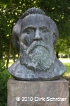 Büste des Dessauer Arbeiterführers Friedrich Polling (1818-1886) im Pollingpark in Dessau