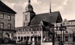 Historische Aufnahme vom Schlossplatz in Dessau mit Blick auf die Marienkirche. Historische Aufnahme vom Schlossplatz in Dessau mit Blick auf die Marienkirche.