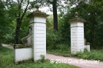 Das Dessauer Tor am Kupenwall bildet den westlichen Abschluss des Sieglitzer Waldparks in der Nähe von Vockerode