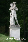 Die Statue des Apollo am östlichen Eingang des Sieglitzer Waldparks in der Nähe von Vockerode
