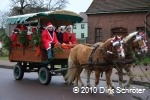 Der Umzug der Weihnachtsmänner am 24. Dezember 2005 in Horstdorf