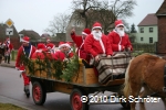 Der Umzug der Weihnachtsmänner am 24. Dezember 2005 in Horstdorf