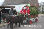 Der Umzug der Weihnachtsmänner am 24. Dezember 2006 in Horstdorf