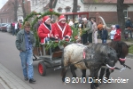 Der Umzug der Weihnachtsmänner am 24. Dezember 2006 in Horstdorf