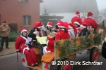 Der Umzug der Weihnachtsmänner am 24. Dezember 2007 in Horstdorf