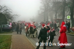 Der Umzug der Weihnachtsmänner am 24. Dezember 2007 in Horstdorf