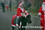 Der Umzug der Weihnachtsmänner am 24. Dezember 2007 in Horstdorf