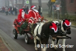 Der Umzug der Weihnachtsmänner am 24. Dezember 2007 in Horstdorf