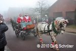 Der Umzug der Weihnachtsmänner am 24. Dezember 2007 in Horstdorf