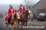 Der Umzug der Weihnachtsmänner am 24. Dezember 2007 in Horstdorf