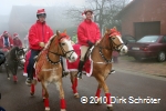 Der Umzug der Weihnachtsmänner am 24. Dezember 2007 in Horstdorf