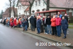 Der Umzug der Weihnachtsmänner 2008 in Horstdorf - Auch am 24.12.2008 säumten viele Horstdorfer die Straße 