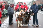 Umzug der Weihnachtsmänner 2009 in Horstdorf