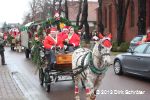 Der Umzug der Weihnachtsmänner am 24. Dezember 2012 in Horstdorf.