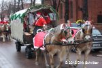 Der Umzug der Weihnachtsmänner am 24. Dezember 2012 in Horstdorf.