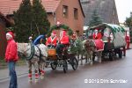 Der Umzug der Weihnachtsmänner am 24. Dezember 2012 in Horstdorf.