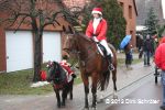 Der Umzug der Weihnachtsmänner am 24. Dezember 2012 in Horstdorf.