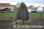 Das Kriegerdenkmal in Jonitz zum Gedenken an die Gefallenen des 1. Weltkrieges steht direkt neben der Jonitzer Kirche