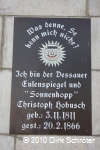 Gedenktafel an das Dessauer Original Hobusch an der Gaststätte Hobusch-Eck